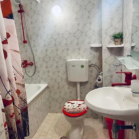 Apartment Style *